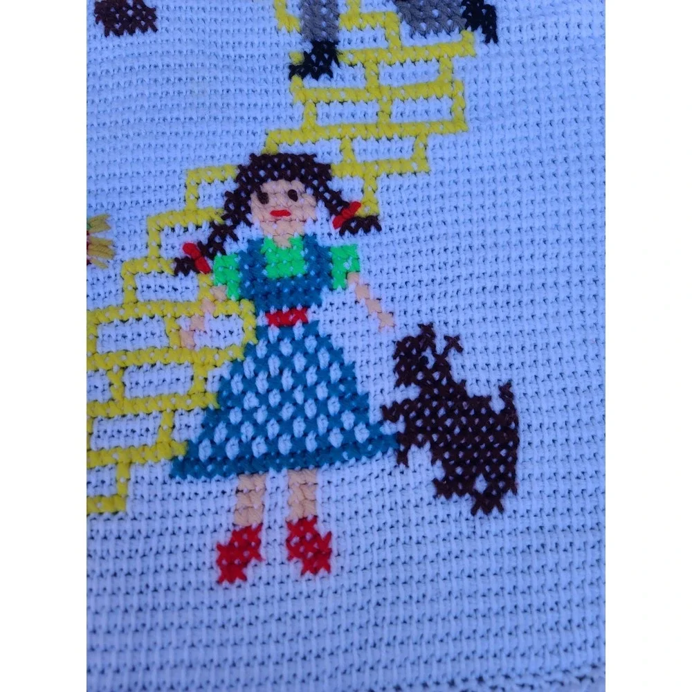 Vintage Wizard Of Oz Crocheted Baby‎ Blanket Wall Hanging Collectible  36x36